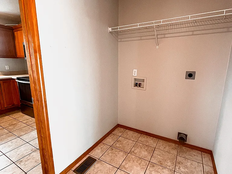 765 Stanford Ct — Photo 15