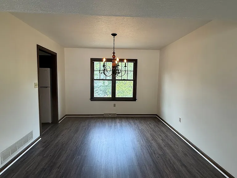 153 Spruce Valley Dr — Photo 3