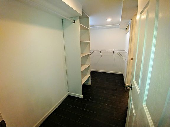 LL Master Walk-in Closet V2