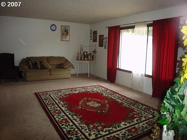 2nd image of 1137 NE Birchaire Ln