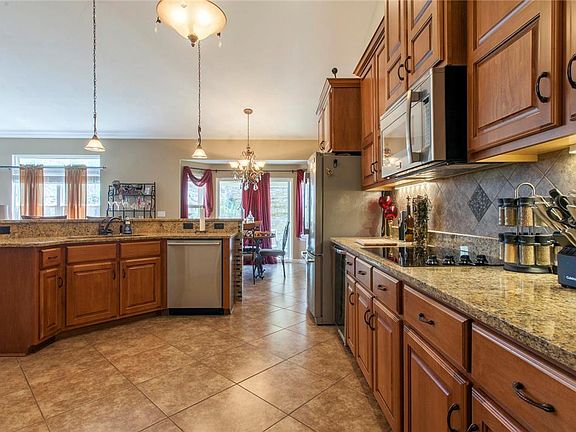 2nd image of 2682 Breakwater Dr