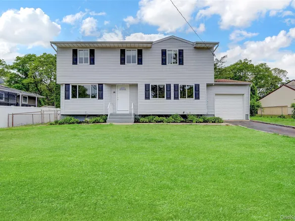 16 Allegheny Drive W, Farmingville, NY 11738