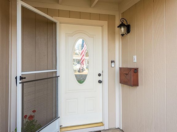 4th image of 1370 Thomas Dr