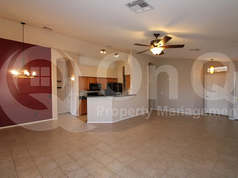 827 W Ivanhoe St — Photo 4