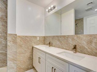 66 Forest Row, Great Neck, NY 11024