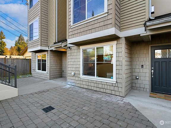 2nd image of 1029 B NE 123rd Street