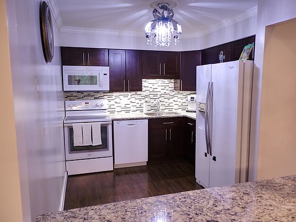 4th image of 3110 Pheasant Creek Dr APT 213