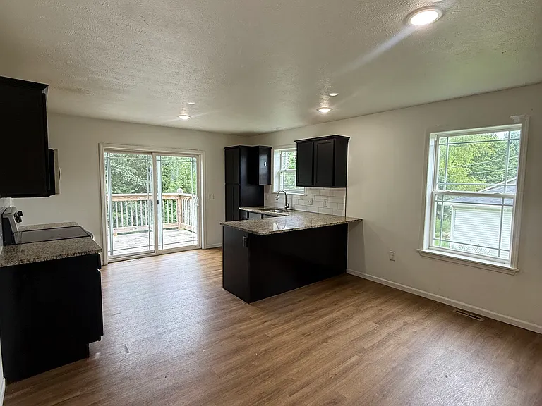 212 Hunter Ave — Photo 3