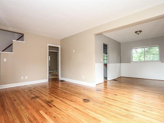 4th image of 8401 Banbury St