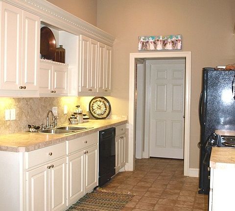 5th image of 803 Clubhouse Dr