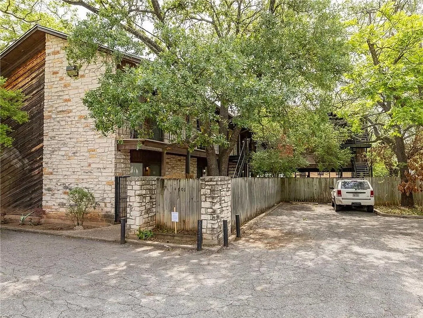 4701 Red River St — Photo 1