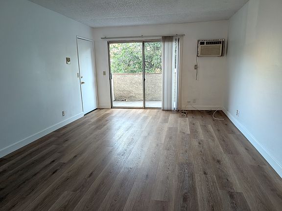 4th image of 5269 Satsuma Ave #1