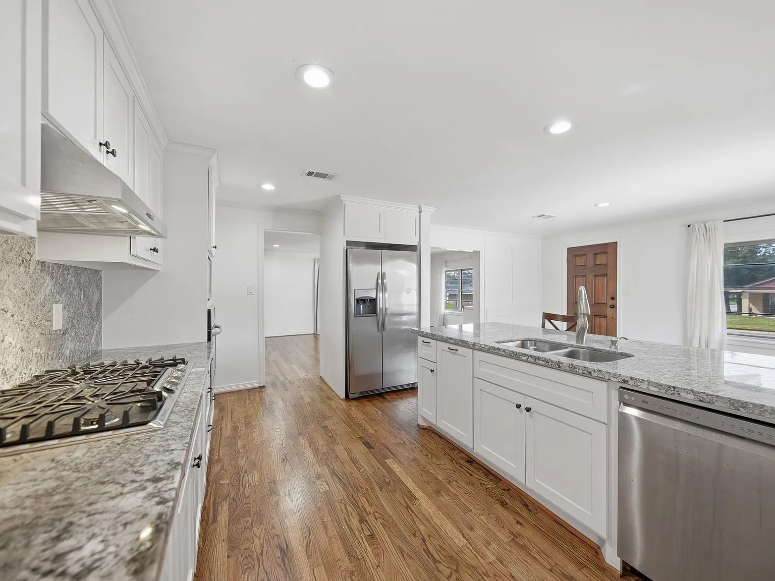 2 bed, 1.5 bath, 1350 sqft, $2,100 — Photo 4