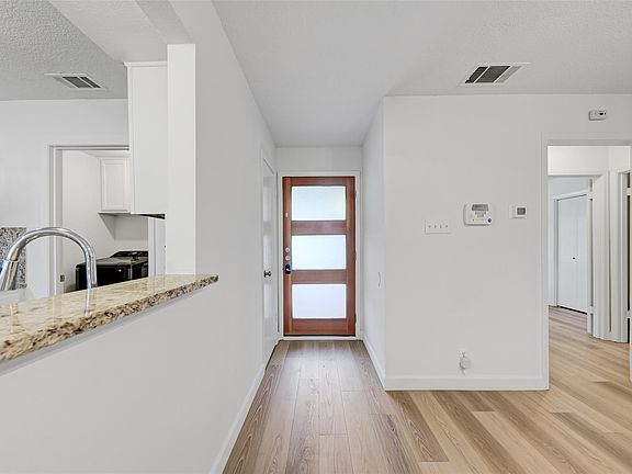 4th image of 2106 Nickerson St #105