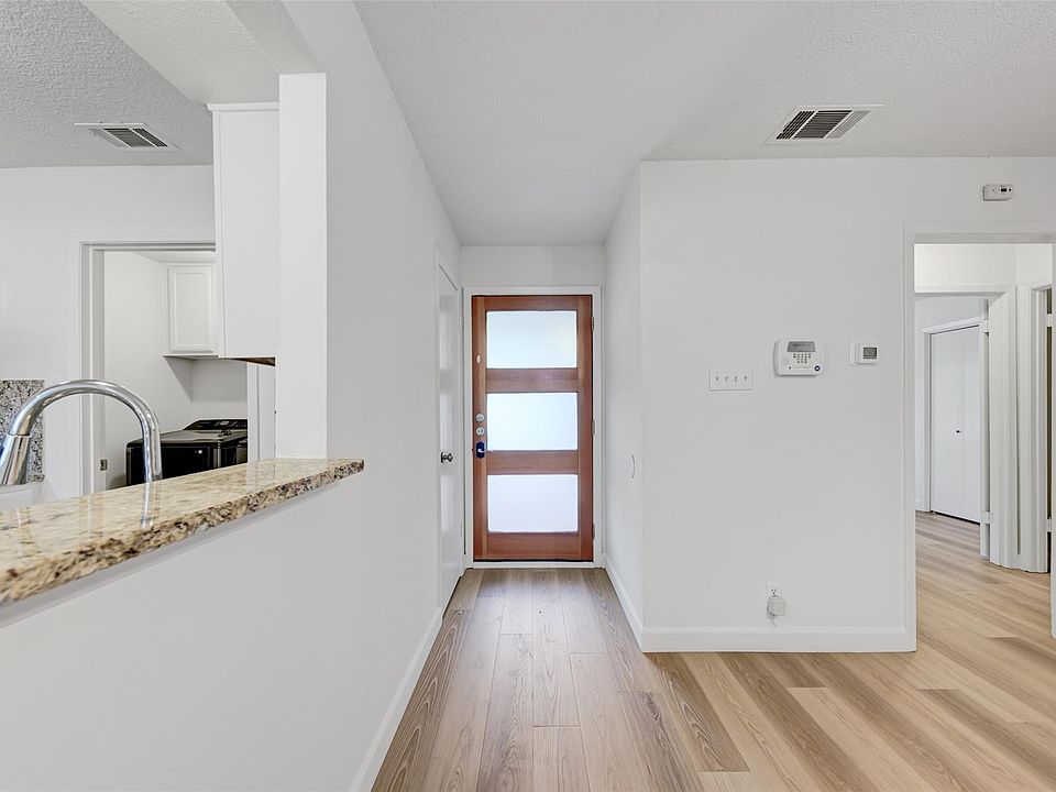 1st image of 2106 Nickerson St #105