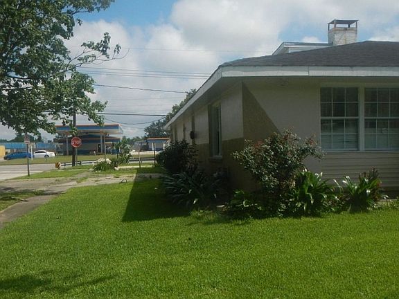 3rd image of 2296 N Friendship Dr