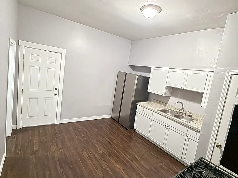 2916 E 91st St #1 — Photo 11