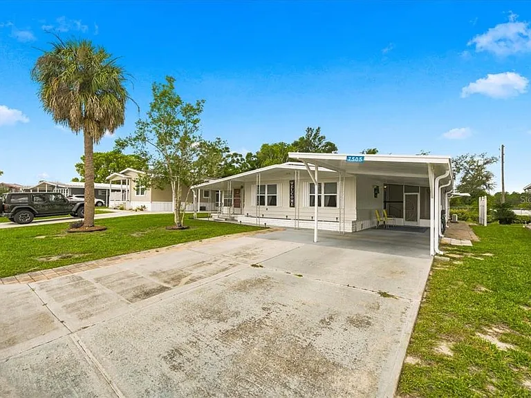 7505 Fairlane Ave — Photo 2