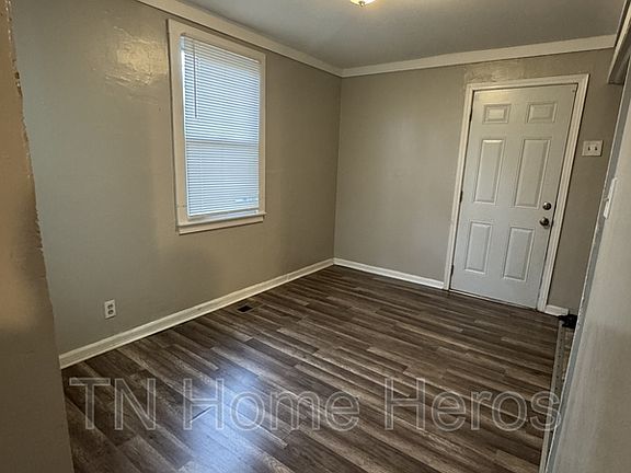 3rd image of 1709 Crestview St