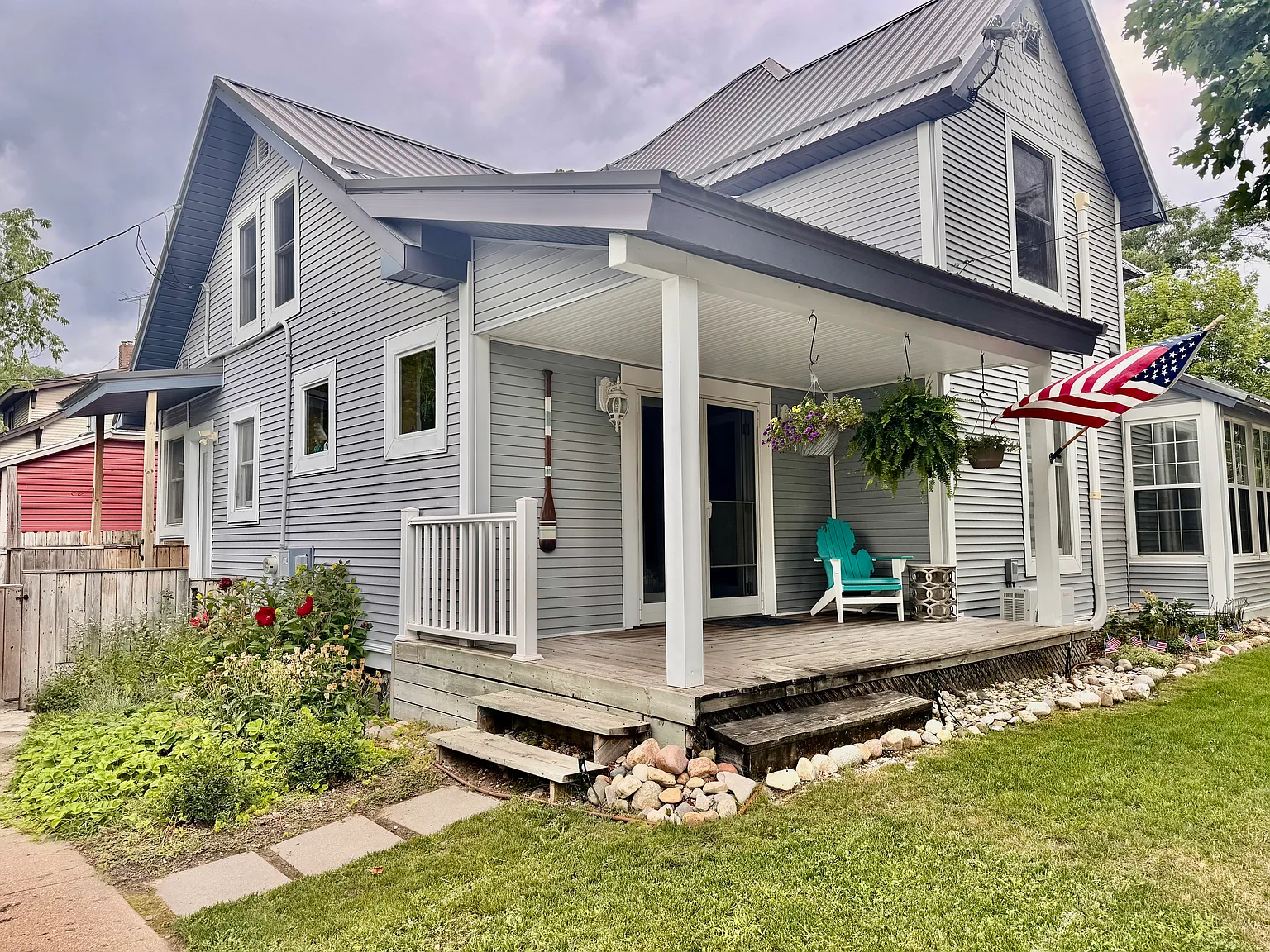 546 Webster St — Photo 2