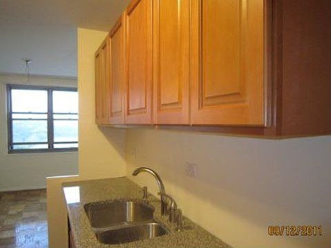 4th image of 6120 Grand Central Pkwy APT B1400