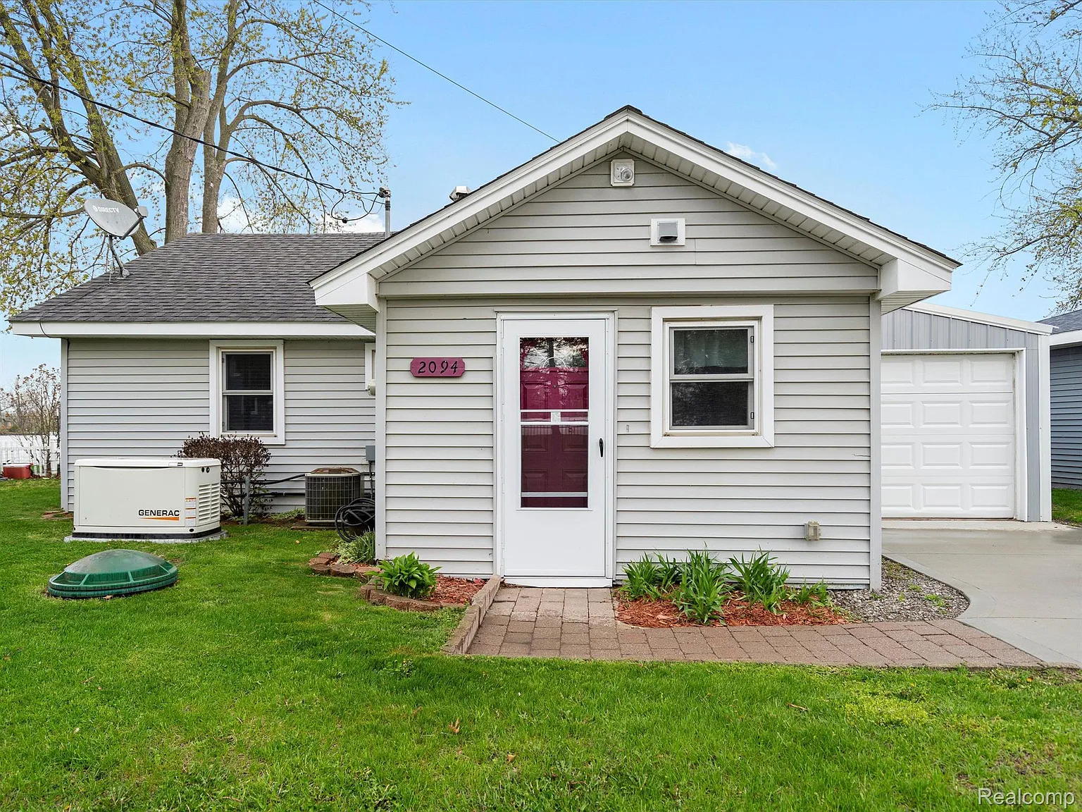 2094 Kingston St photo 1
