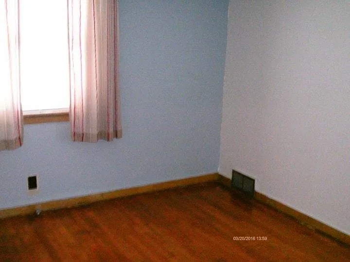 2 bed, 900 sqft, $925 — Photo 4