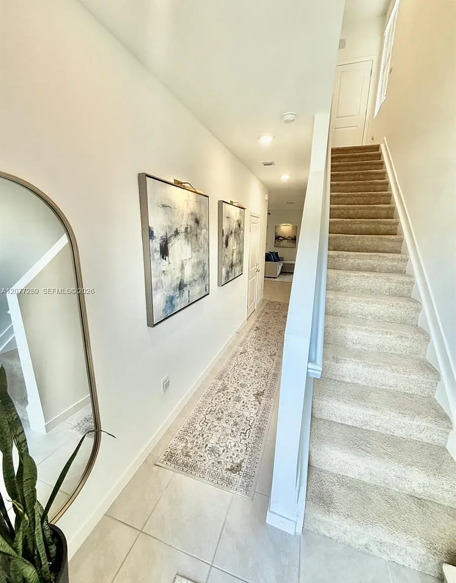 3 bed, 2.5 bath, 1466 sqft, $2,800 — Photo 2