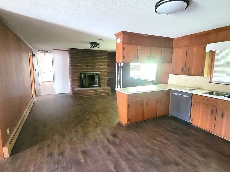 216 Maxwell Dr — Photo 3