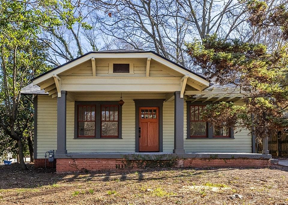 1st image of 834 Woodland Ave SE