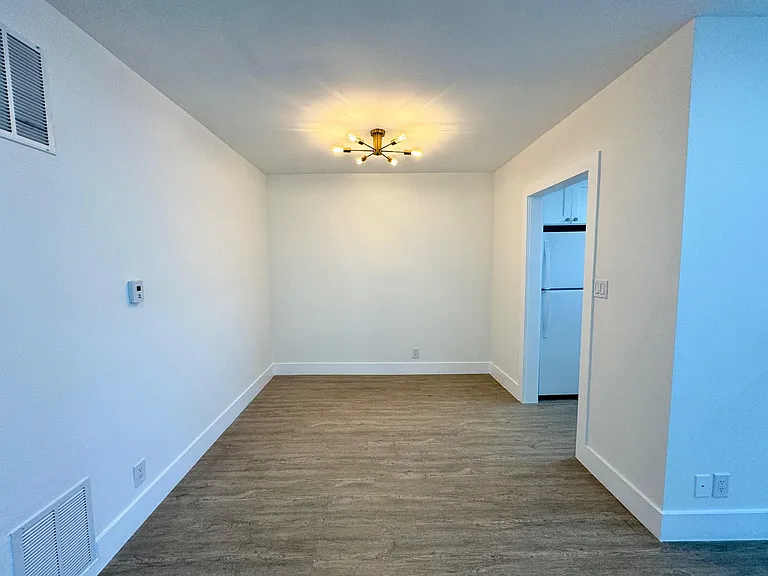 1045 N Edinburgh Ave #4 — Photo 4