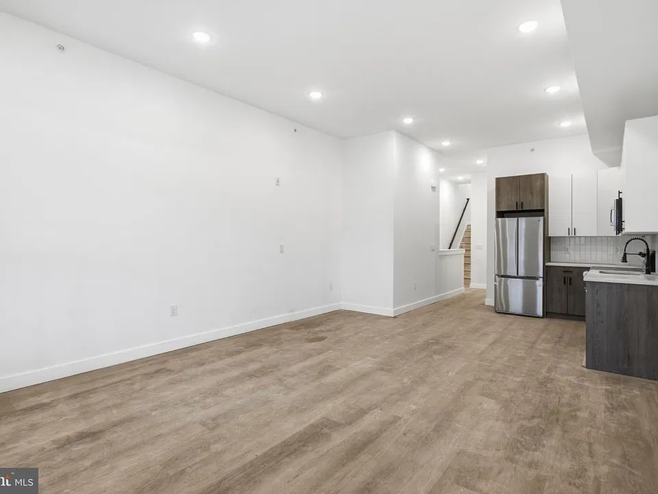 1902 W Diamond St #3