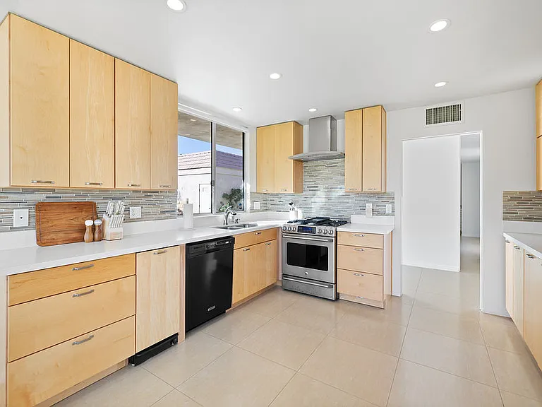 CHARMING KITCHEN