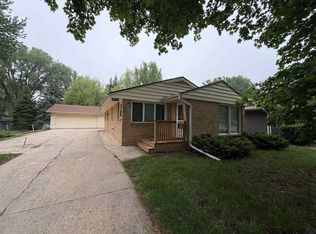 1609 E 9th St, Sheldon, IA 51201