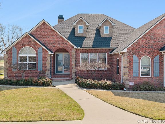 3rd image of 5020 Lake Breeze Rd