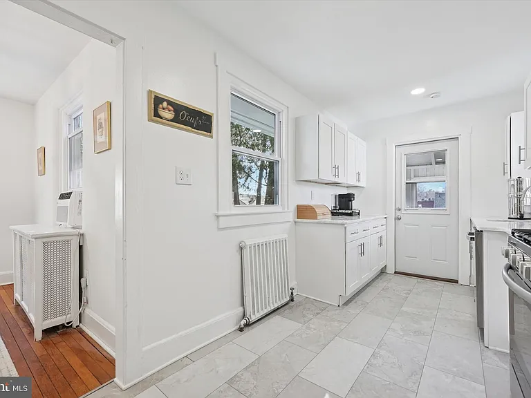 232 Forrest Ave — Photo 6