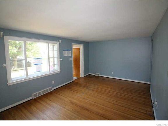 3rd image of 75 Fontaine Dr
