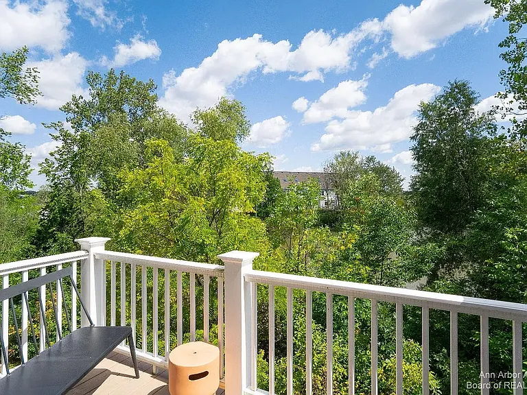 2563 W Towne St — Photo 33