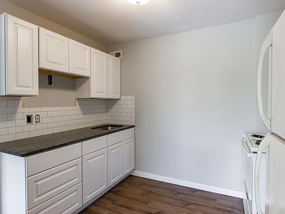 4th image of 2331 Alabama St Ste 208