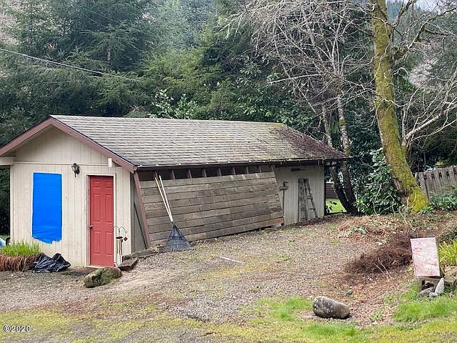 2nd image of 215 N Stockton Ave