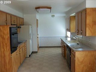 3rd image of 5211 NE Chateau Dr