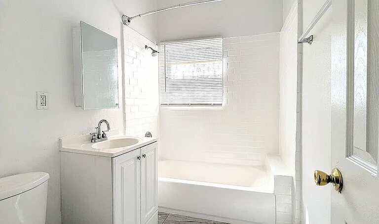 435 W 4th St — Photo 8