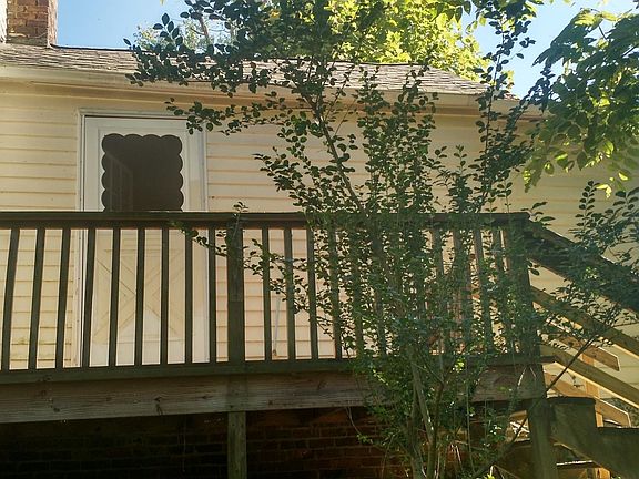 3rd image of 123 W Lee St