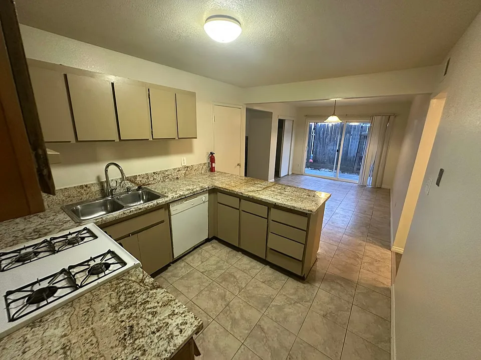 2742 Mendonca Dr