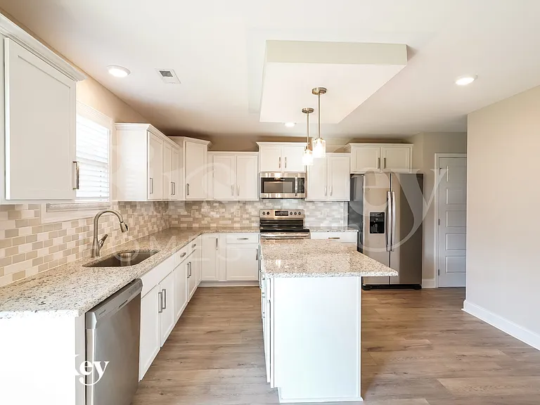 660 Alvin Rd — Photo 5
