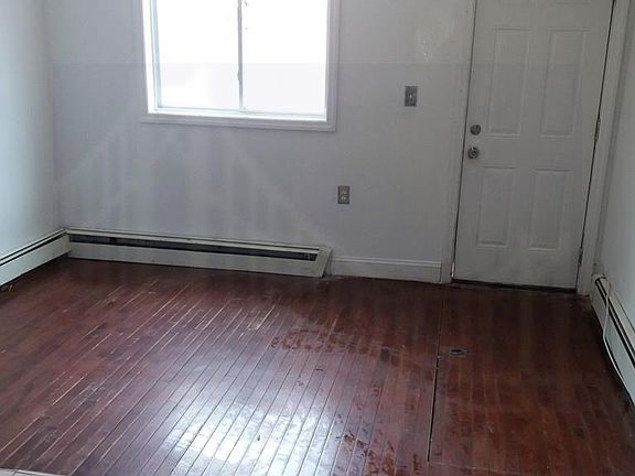 2nd image of 1240 Saint Lawrence Ave