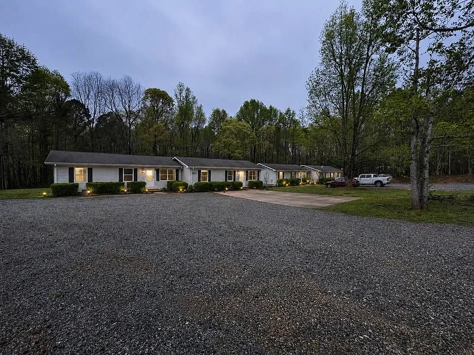 3 bed, 1.0 bath, 1824 sqft, $1,500 — Photo 2