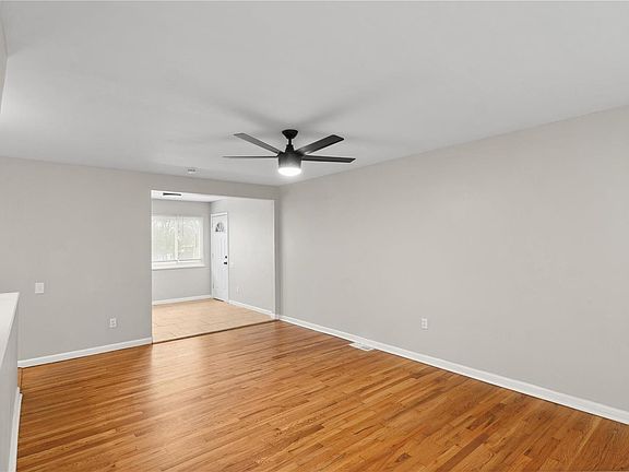 3rd image of 2385 Saint Catherine St