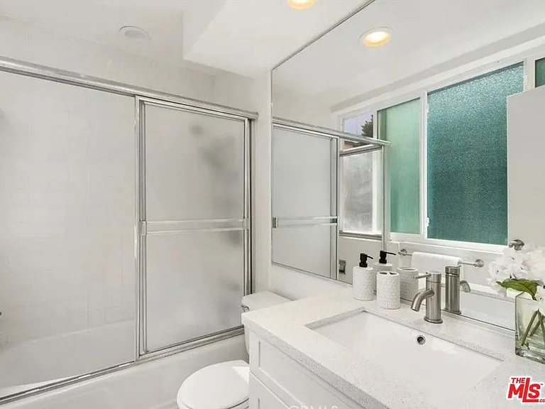 540 Kelton Ave #2A — Photo 12