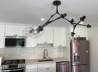 108 Pengilly Dr, New Rochelle, NY 10804